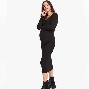 Hatch Shift Dress - worn once! 
Black
Long Sleeve with Scoop Neck